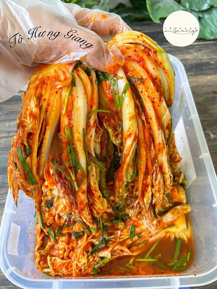 Mẹ 2 con mách cách làm kim chi cải thảo giòn tan, thơm nức mũi, ai cũng ăn được - 10