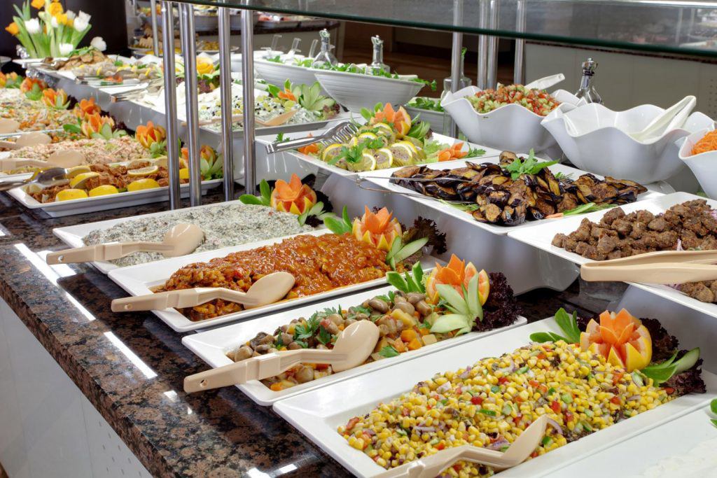 Đi ăn buffet, nếu bạn cứ mê 3 thứ này, người bán hàng mừng thầm vì đỡ tốn - 1