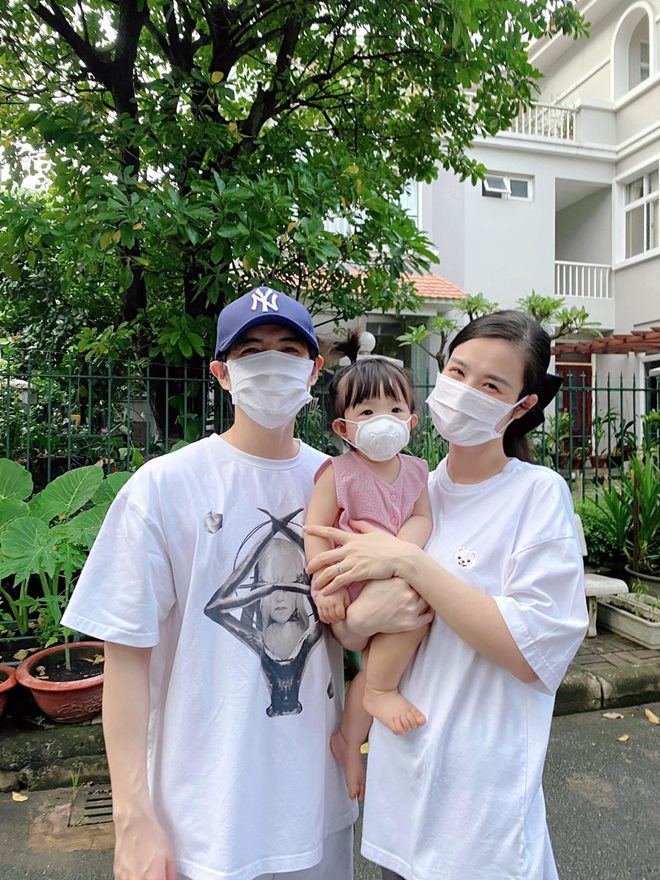 Sài Gòn mở cửa, con Dương Khắc Linh, Đông Nhi được đi chơi, con Ngọc Trai có bộ <a href='https://www.thegioitoc.top' target='_blank'>tóc</a> đẹp - 1