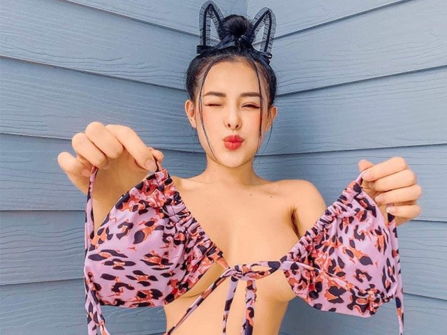 Chán Mặc Đồ, Ngân 98 Cởi Áo Lót Chụp Ảnh, Phản Cảm Không Điểm Dừng