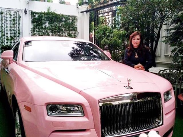 Khoe siêu xe màu hồng, nữ đại gia Phương Hằng phát ngôn xanh rờn khiến dân tình choáng váng