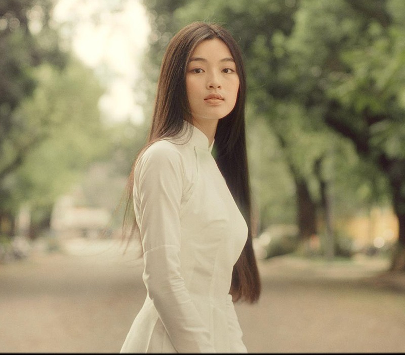 Vai diễn Bích Diễm trong phim điện ảnh về nhạc sĩ Trịnh Công Sơn thuộc về cô nàng Lan Thy, một diễn viên trẻ đang được chú ý với nhan sắc kiều diễm. 
