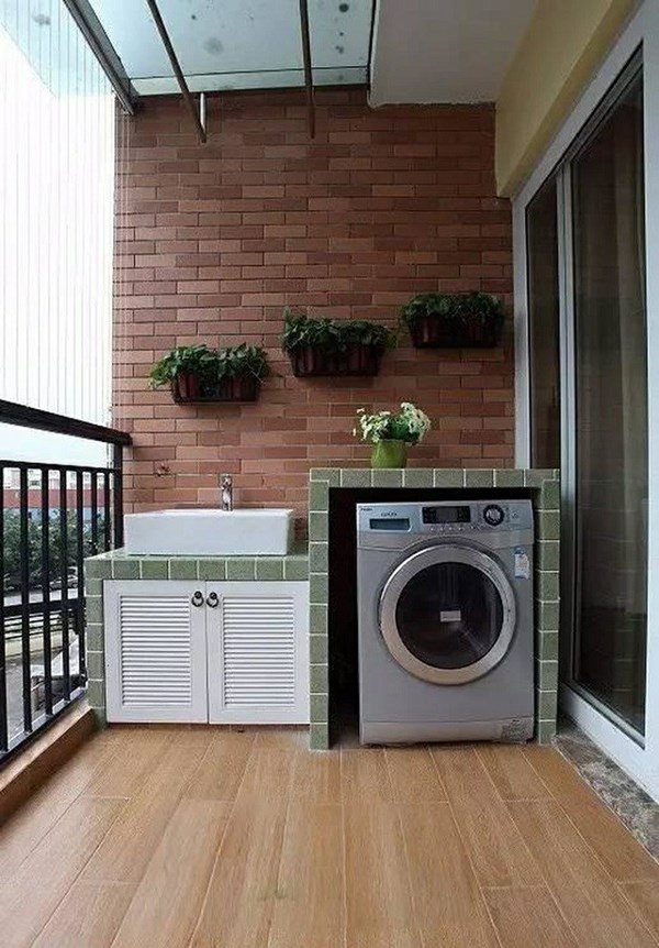 Máy giặt ngoài ban công: Nếu bạn muốn tiết kiệm diện tích trong nhà và muốn tận dụng diện tích ban công của mình, thì hãy sử dụng một máy giặt ngoài ban công. Đây là một giải pháp tuyệt vời cho việc giặt đồ của bạn.