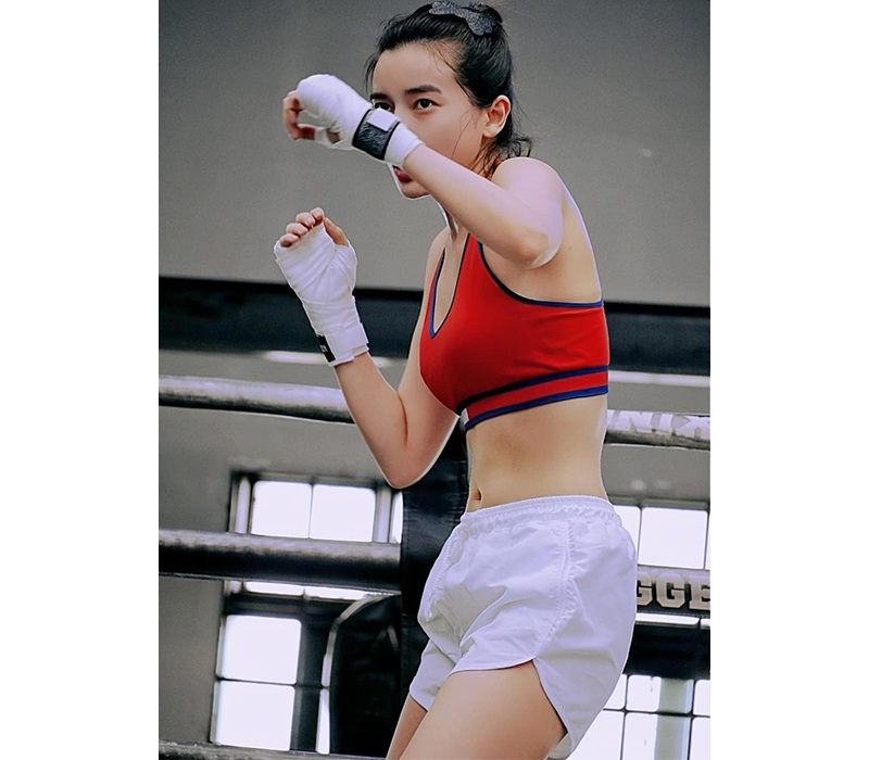 Được biết, trung bình một giờ tập boxing, nữ giới đốt cháy khoảng 400 calo. Vì thế, boxing được coi như là một phương pháp giảm cân hiệu quả, được cả nam lẫn nữ lựa chọn.
