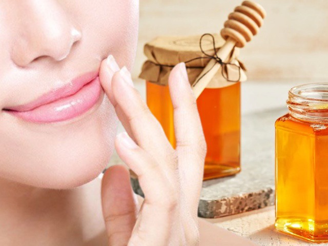 Cải thiện đôi môi thâm sạm, nứt nẻ nhờ những cách dưỡng môi bằng mật ong đơn giản, rẻ tiền