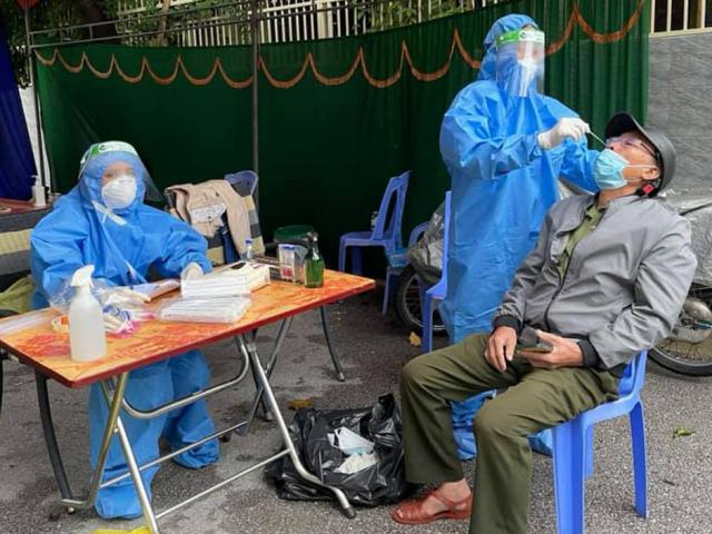 Ngày 27/10, có 4.404 ca mắc COVID-19 trong nước, tăng hơn 800 ca so với ngày qua