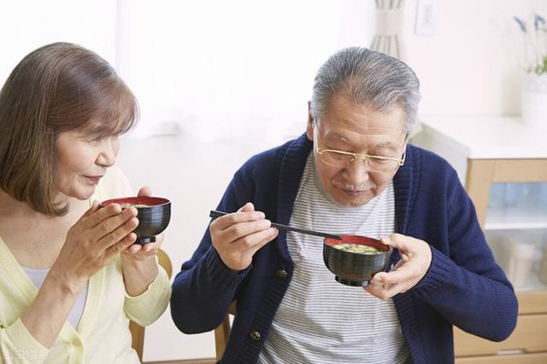Xem bữa ăn của 92.000 người Nhật biết bí quyết sống thọ: Ăn ít 1 món, ăn nhiều 7 món - 1