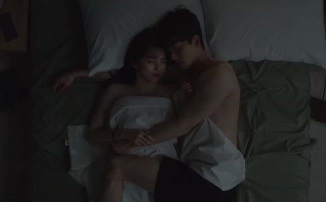 Loạt ân ái cháy bỏng phim Hàn: "Lăn giường”, cởi 100% vẫn thua cảnh lộ ngực  trong toilet