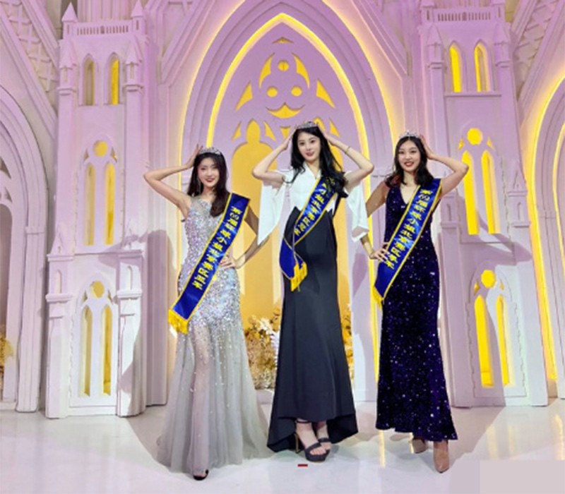 Cuộc thi Hoa hậu Hoàn vũ Trung Quốc đã kết thúc tốt đẹp với chiến thắng thuộc về người đẹp 21 tuổi Dương Thi Duẫn. Cô nhận được nhiều lời khen ngợi có cánh sau đăng quang. 
