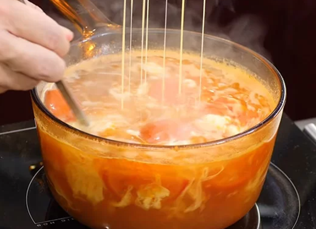 4 cách nấu canh trứng cà chua ngon đơn giản ai cũng thích - 1