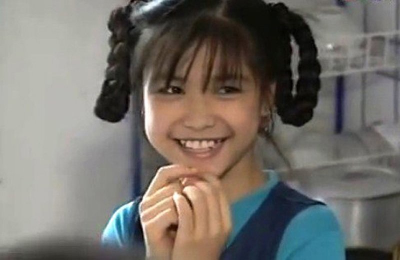 Bích Huyền (sinh năm 1988) đã đóng phim từ lúc 7 tuổi và gây ấn tượng trong bộ phim "Đội đặc nhiệm nhà C21" dù chỉ là vai phụ. Sau đó, cô còn góp mặt nhiều vai diễn khác nhau trong những bộ phim truyền hình miền Bắc khác.
