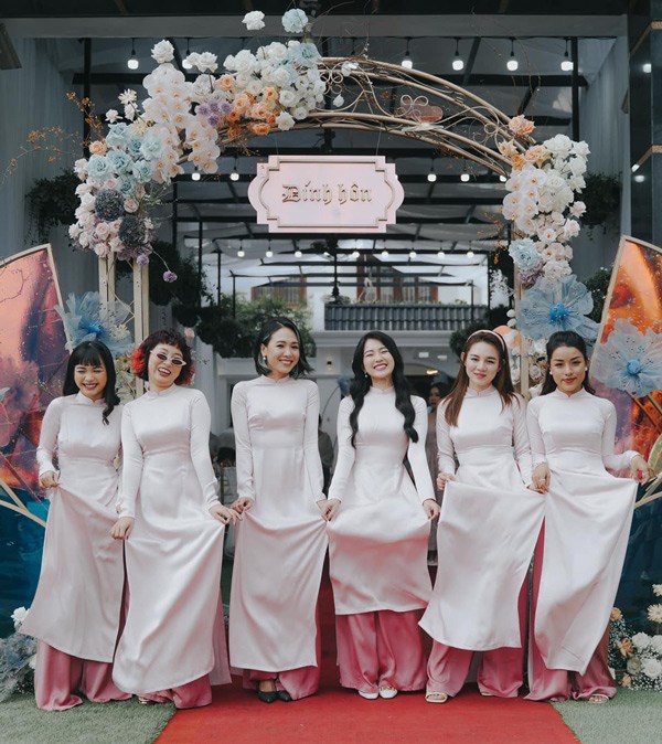 Rung động trước nàng dâu phụ đẹp ngọt ngào, nhan sắc không thua cô dâu - 1