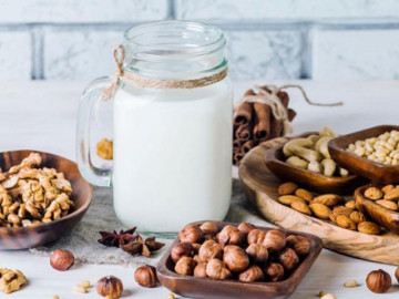Có những cách nào khác nhau để sử dụng sữa hạt trong các món ăn và đồ uống?