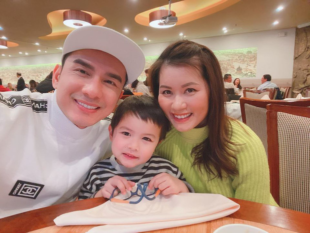 The rich Vietnamese baby was held by the most beautiful beauty in the Philippines in 2017, now his parents are divorced - 16