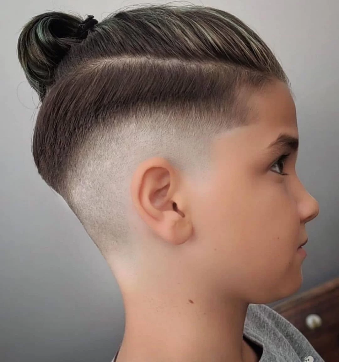 Những kiểu tóc đẹp cho bé trai 7 tuổi thời thượng, phong cách - 11