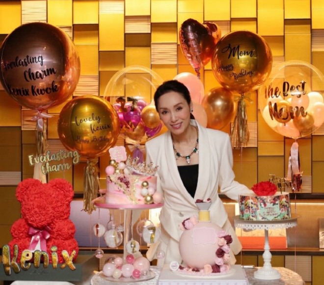 Hoa đán TVB khoe ảnh sinh nhật U60, con gái 11 tuổi đánh cắp sự chú ý của mẹ đẻ - 3