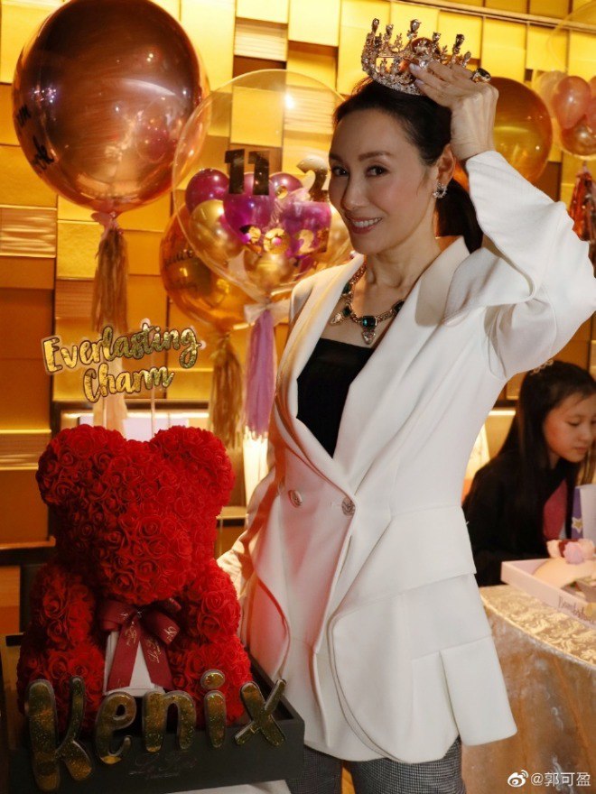 Hoa đán TVB khoe ảnh sinh nhật U60, con gái 11 tuổi đánh cắp sự chú ý của mẹ đẻ - 4