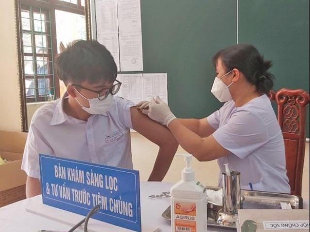 Thanh Hóa: 86 học sinh nhập viện theo dõi sau khi tiêm vắc xin phòng COVID-19