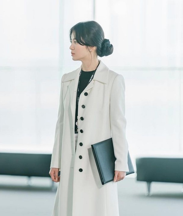 Mặc áo trong bộ phim mới, Song Hye Kyo tạo cơn sốt vì phong cách đẹp chuẩn của một nữ thần - 4