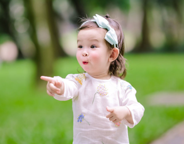 Tên 4 chữ hay cho bé gái mang nhiều ý nghĩa tốt đẹp, bình an - 8