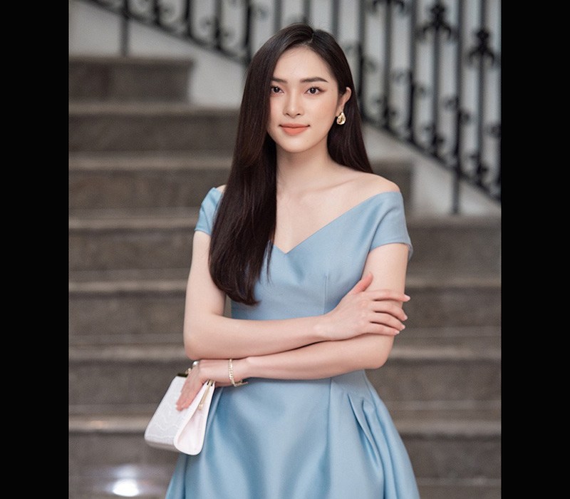 Từng là thí sinh Hoa hậu Việt Nam mùa 2020 đầu tiên được BTC công bố, người đẹp Phạm Diệu Linh nhanh chóng khiến dân tình "dậy sóng". 
