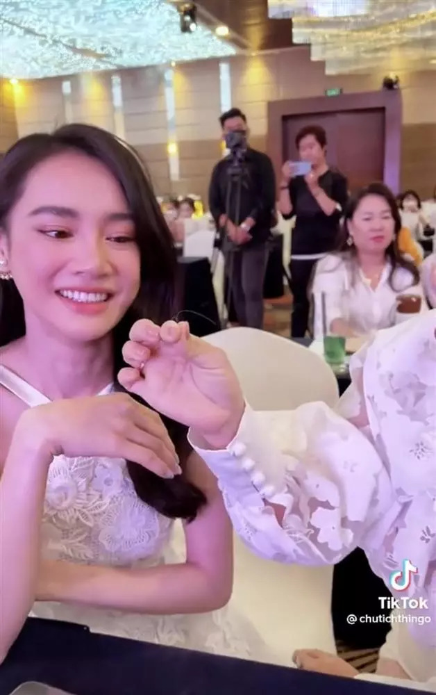 Nhã Phương liên tục lộ dấu hiệu amp;#34;già trước tuổiamp;#34;, ông xã Trường Giang chăm kĩ vẫn lão hoá như thường - 4