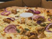 Clip Eva - Chiếc "kiềng 3 chân" trong mỗi hộp pizza dùng để làm gì?