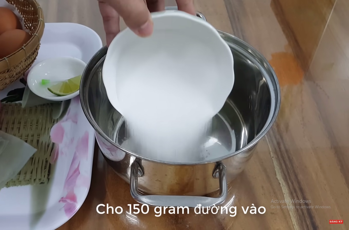 Cách làm bánh flan đơn giản tại nhà thơm mềm không bị tanh rỗ