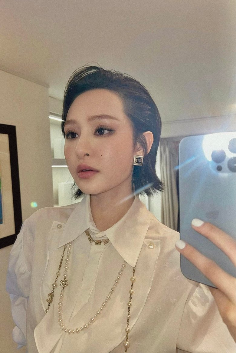 Lạ lùng Hiền Hồ sau scandal tình cảm, amp;#34;đảo ngóiamp;#34; tóc xơ như râu ngô vẫn được chị em khen - 10