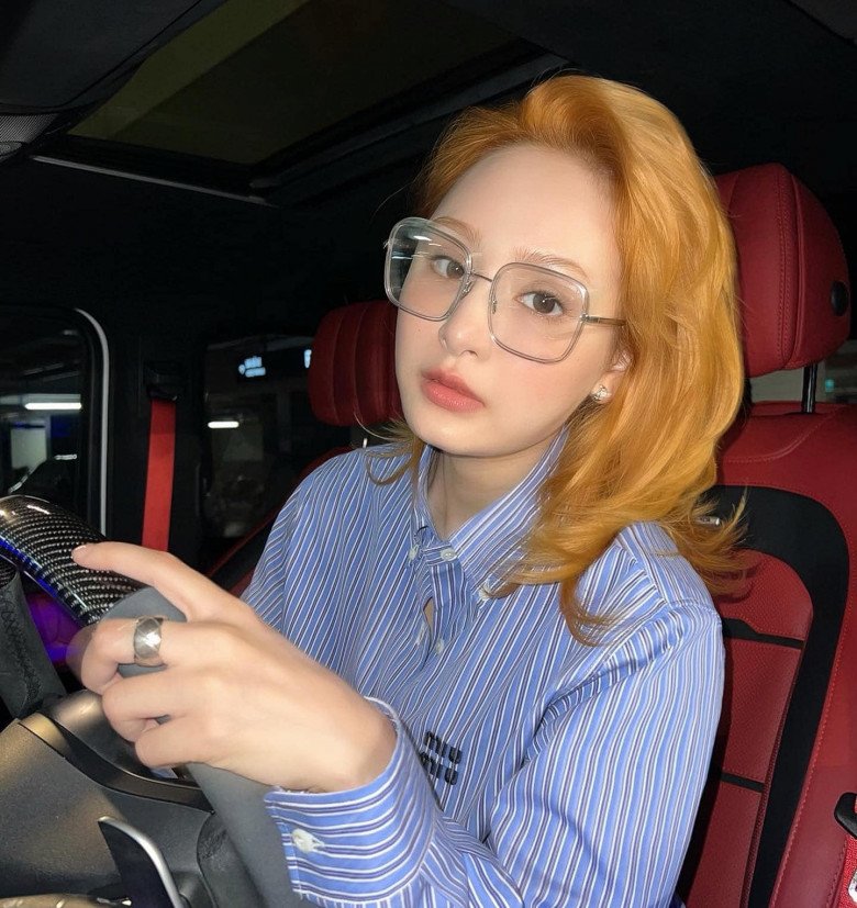 Lạ lùng Hiền Hồ sau scandal tình cảm, amp;#34;đảo ngóiamp;#34; tóc xơ như râu ngô vẫn được chị em khen - 3