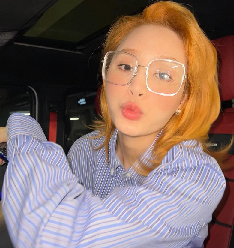 Lạ lùng Hiền Hồ sau scandal tình cảm, amp;#34;đảo ngóiamp;#34; tóc xơ như râu ngô vẫn được chị em khen - 4