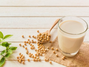 Uống sữa đậu nành sẽ mọc u xơ tử cung? Chuyên gia dinh dưỡng cảnh báo về sự nguy hiểm của 8 yếu tố này