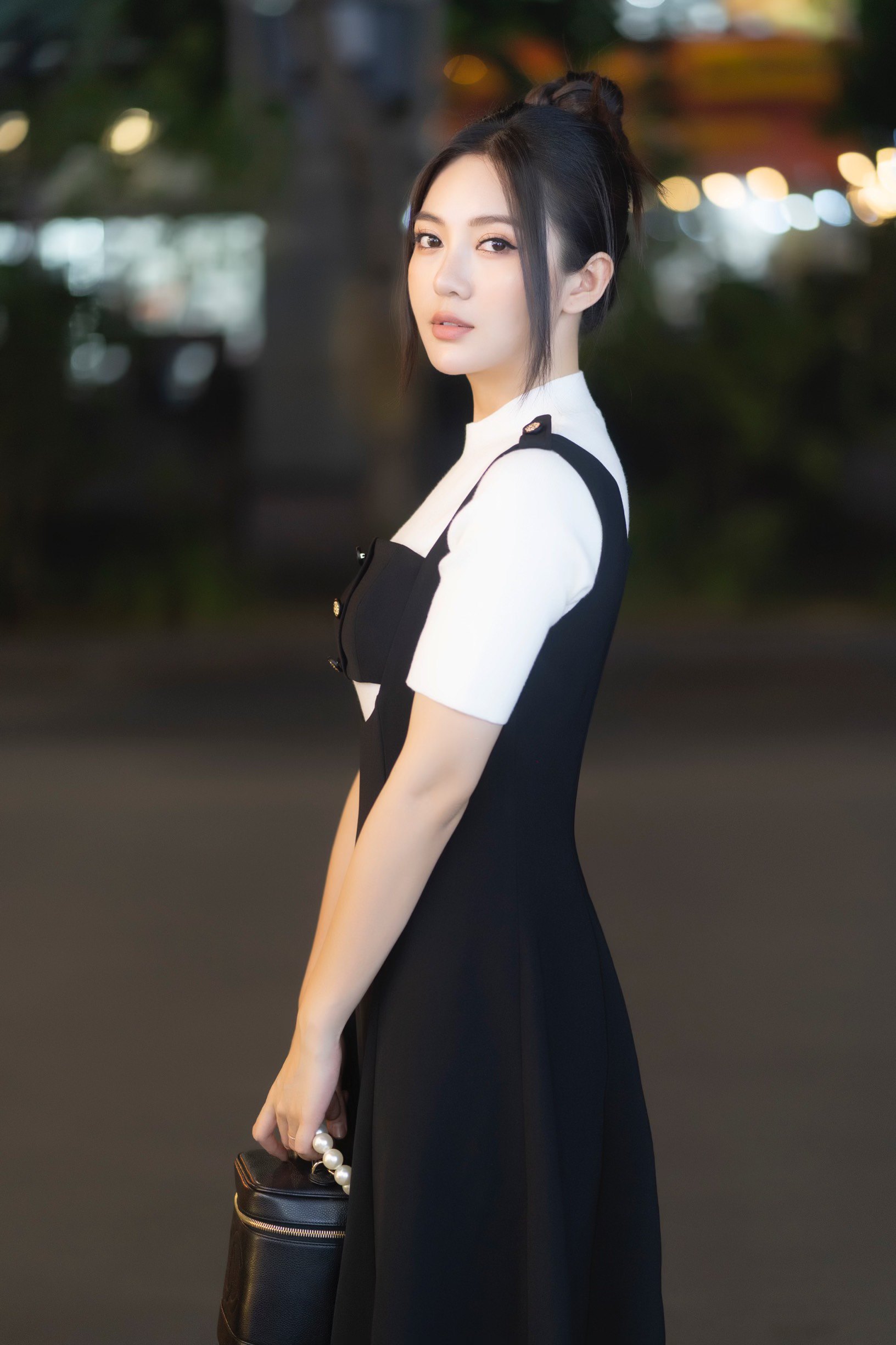 Nhan sắc của MC Tú Linh - hotgirl MU năm xưa bao chàng trai gọi vợ qua ống kính amp;#34;team qua đườngamp;#34; - 5