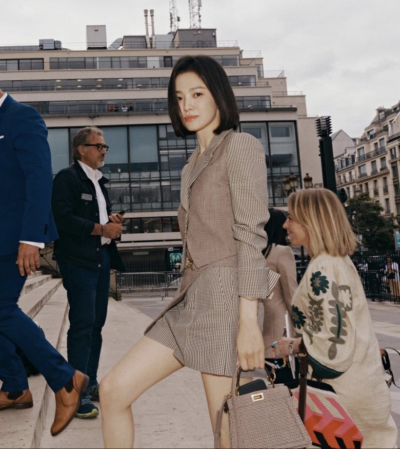 Song Hye Kyo mặc mãi một kiểu áo vẫn nhận được nhiều sự đánh giá tích cực - 8
