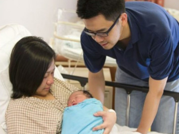 Quát vợ sinh xong không chịu chăm con, nửa đêm tỉnh dậy thấy mắt vợ đỏ ngầu mà tôi lạnh sống lưng