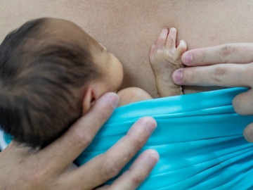 Bé gái sinh non chỉ nặng 700g, da tím tái: Cảnh báo nguy hiểm khi trẻ sinh non