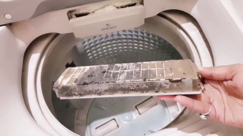 Máy giặt dùng lâu quần áo giặt xong sẽ dính đầy xơ vải, làm theo 3 bước cặn bẩn hết sạch - 1
