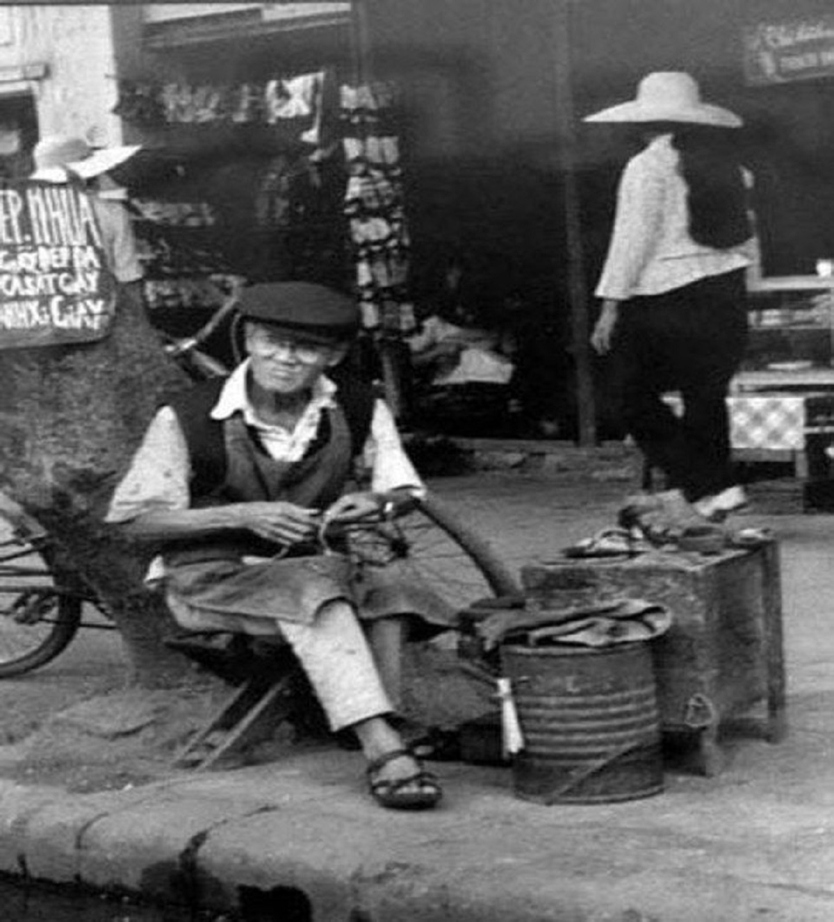 10 nghề thời bao cấp “cực độc” và hái ra tiền, nghề số 7 vẫn tồn tại đến ngày nay - 15