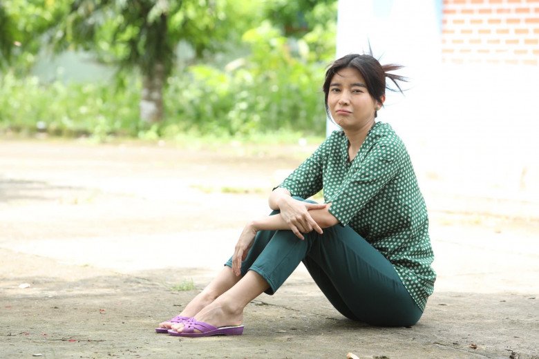 Trong phim mê đồ bộ chỉ vài chục nghìn, cô Xuân (Mẹ Rơm) ngoài đời là ...