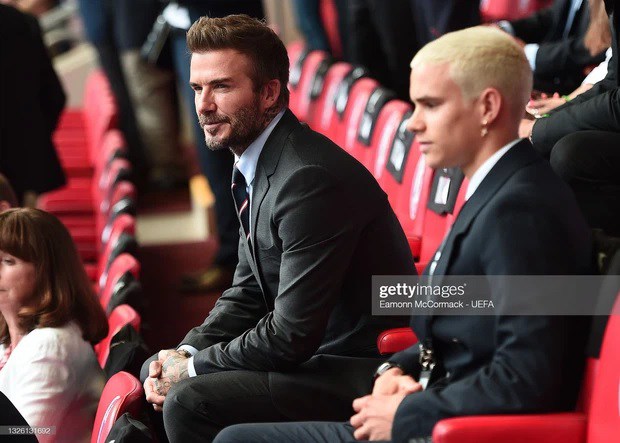 Clip độc quyền David Beckham được bảo vệ nghiêm ngặt diện vest lịch lãm  tại họp báo ở Việt Nam