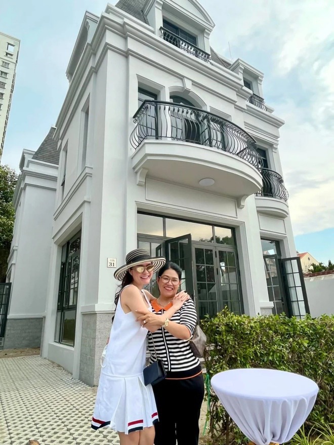 Sao Việt xây nhà cho bố mẹ năm 2022: Phạm Hương, Đoàn Di Băng lấy chồng vẫn lo cho nhà ngoại đầy đủ - 8