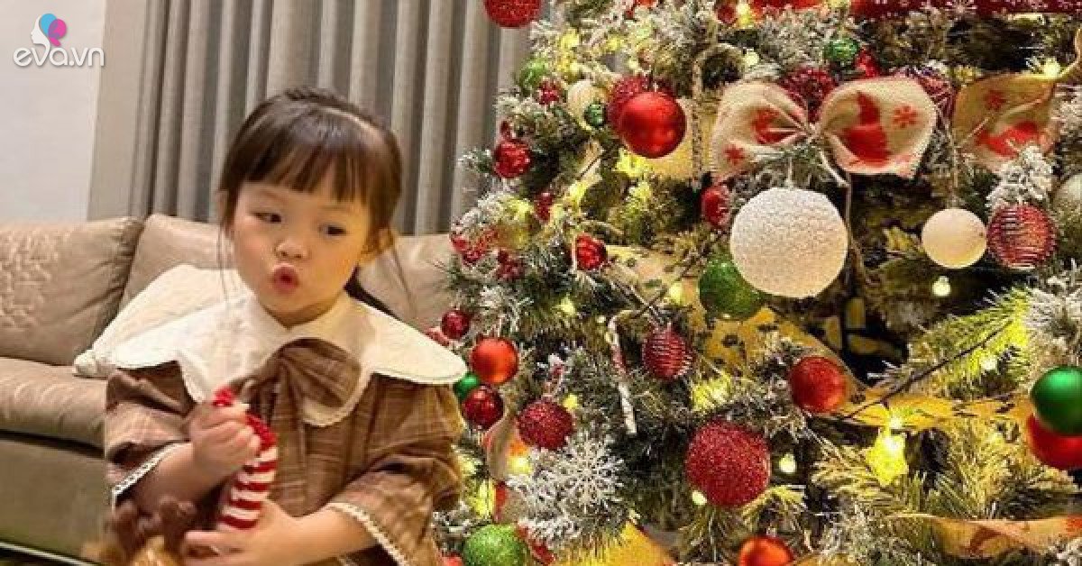 Read more about the article Không phải cây thông Noel, điểm thú vị trong mỗi bức hình Giáng sinh nhà Cường Đô La khiến khán giả thích thú
