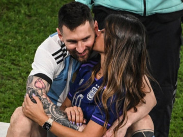 Vợ Messi thưởng nóng cho chồng, nói lời đặc biệt sau chiến thắng vang dội của Argentina