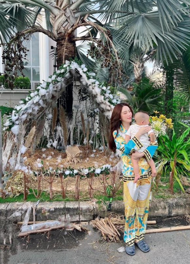 4 sao Việt trang trí nhà cửa Giáng sinh nổi bần bật, độ giàu có khó ai sánh bằng - 19