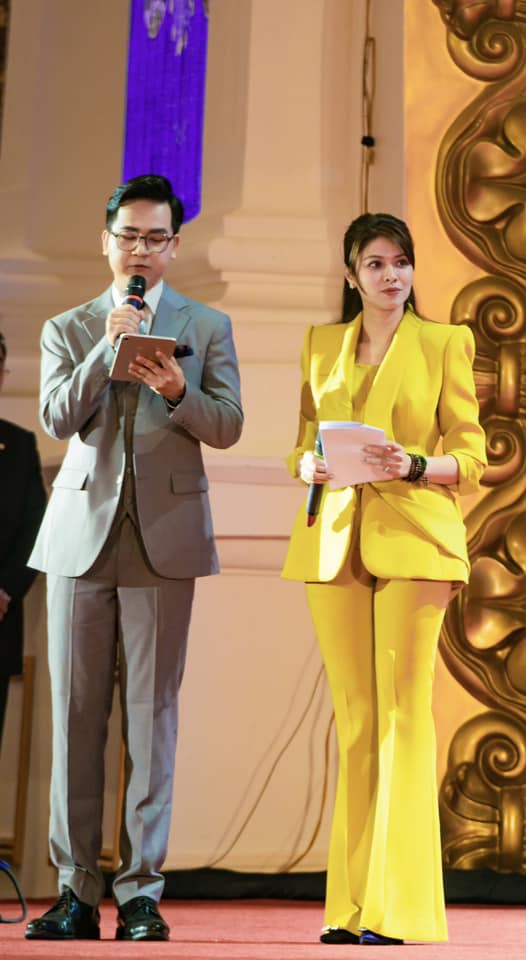 Đừng chỉ mặc áo sơ mi trắng bên trong áo vest, amp;#34;phú bà VTVamp;#34; Ngọc Trinh có nhiều trang phục ấn tượng hơn - 7