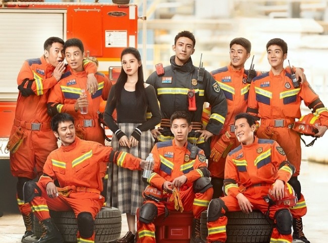 Anh Ấy Bước Ra Từ Ánh Lửa: Phim ngôn tình giúp trai đẹp đánh vợ được ...