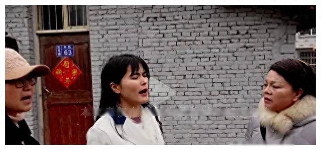 Seorang pengantin wanita melabrak calon suaminya gegara ketahuan memakain pinjol untuk membiaya pernikahan.