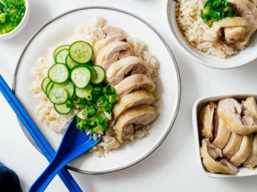 Tự thực hiện cơm trắng gà Hải Nam ngon quên lối về