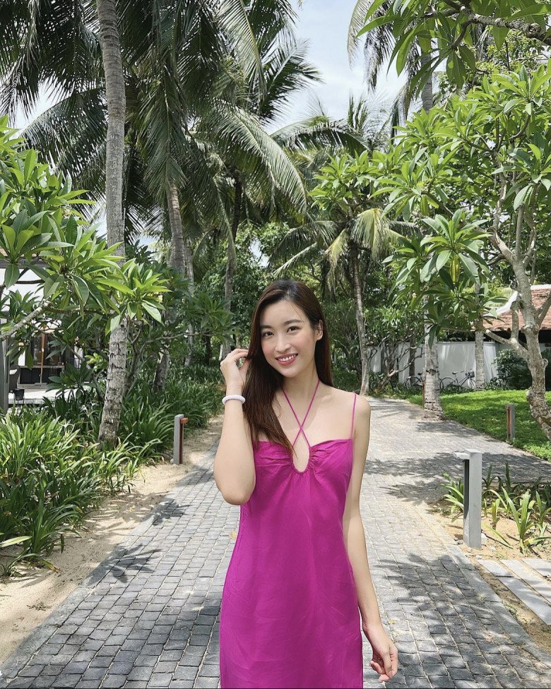 Hoa hậu Đỗ Mỹ Linh sau sinh cũng như bao mẹ bỉm, liên tục amp;#34;lên đồamp;#34; che nhược điểm - 6