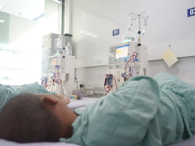 20 tuổi kiếm tiền triệu mỗi ngày, 2 năm sau phải sống nhờ bệnh viện, chàng trai ân hận nhắn nhủ: “Đừng ai như tôi!”